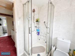 Shower room- click for photo gallery